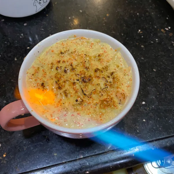 Menggunakan Kitchen Torch, bakar bagian atas mayonaise hingga kecoklatan.