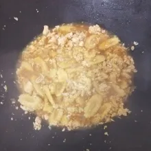 Beri garam, merica, kaldu, gula, dan kecap manis, koreksi rasa.