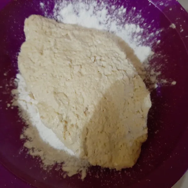campurkan pada bahan pelapis tepung terigu.