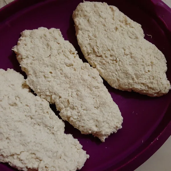 Bentuk menjadi bentuk seperti gambar atau sesuai selera.