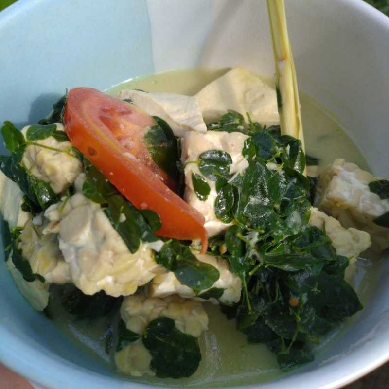 Resep Kelor Tempe Tahu Kuah Santan dari Chef Ni Made Kembariyani | Yummy App
