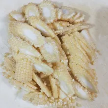 Potong serong jagung muda.