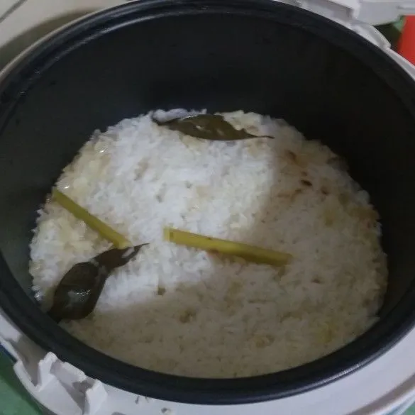 Nawi liwet sudah matang.