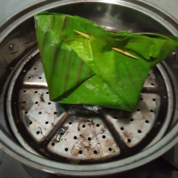 Siapkan kukusan, kukus kurang lebih 30 menit.