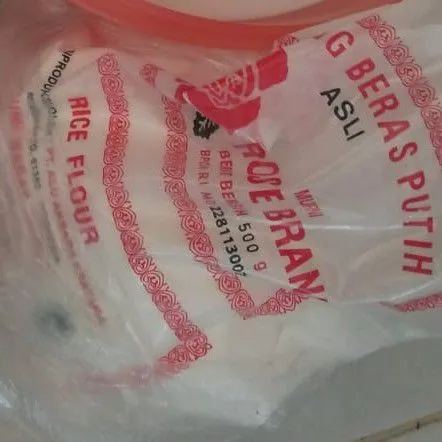 Siapkan tepung beras dan ayak.