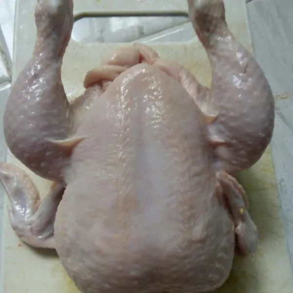 Siapkan ayam.