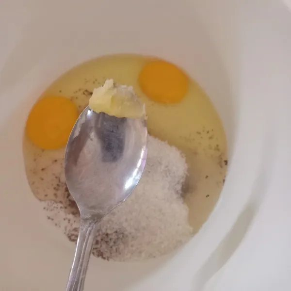 Mixer Gula, telur, vanilli & tbm, sampai kental berjejak