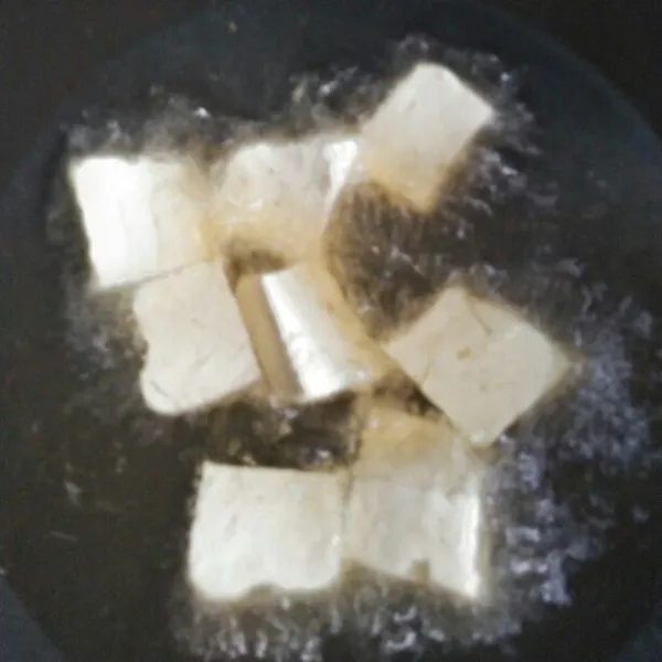 Goreng tahu putih.