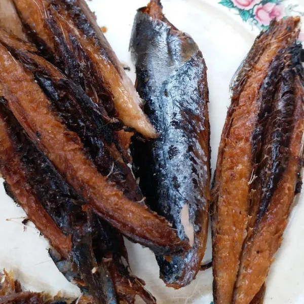 Goreng ikan pindang