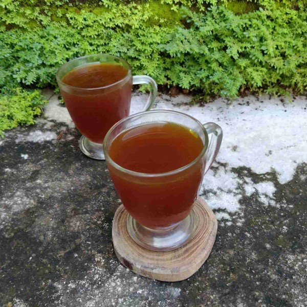 Tunggu hangat dan saring. Setelah ini biasanya di endapkan dulu baru di minum (endapannya dibuang). Lebih nikmat diminum dingin.