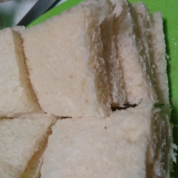Potong-potong roti tawar
