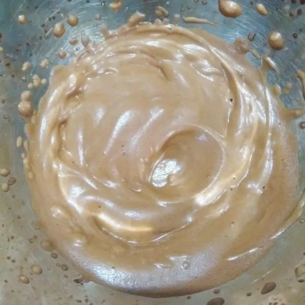 Mixer selama 1 menit hingga mengembang.