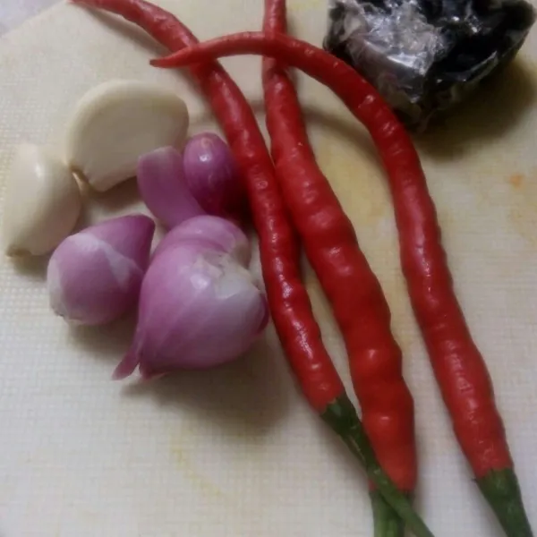 Ulek bumbu halus.