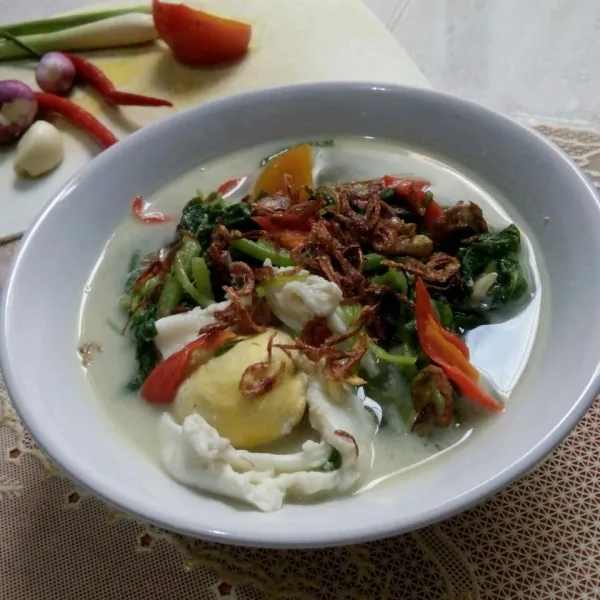 sajikan, tabur bawang goreng