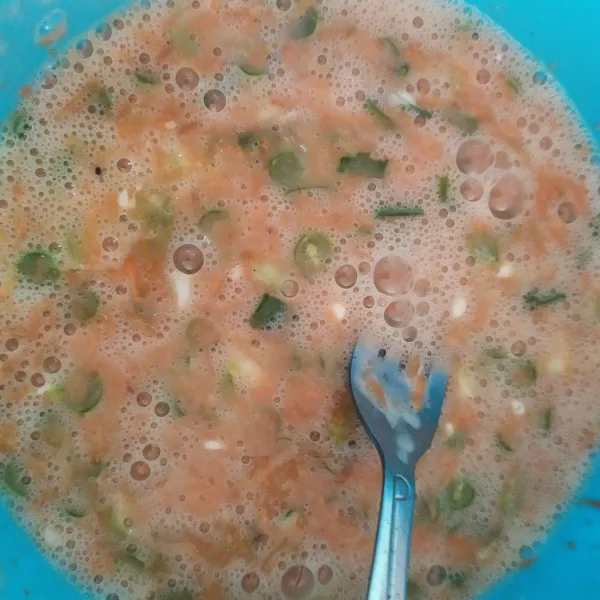 Kocok rata dengan menggunakan garpu