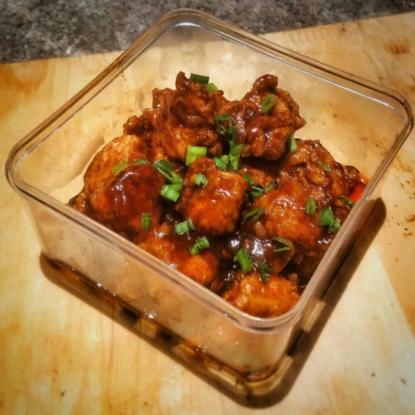 Kung Pao Chicken Popcorn siap untuk disajikan