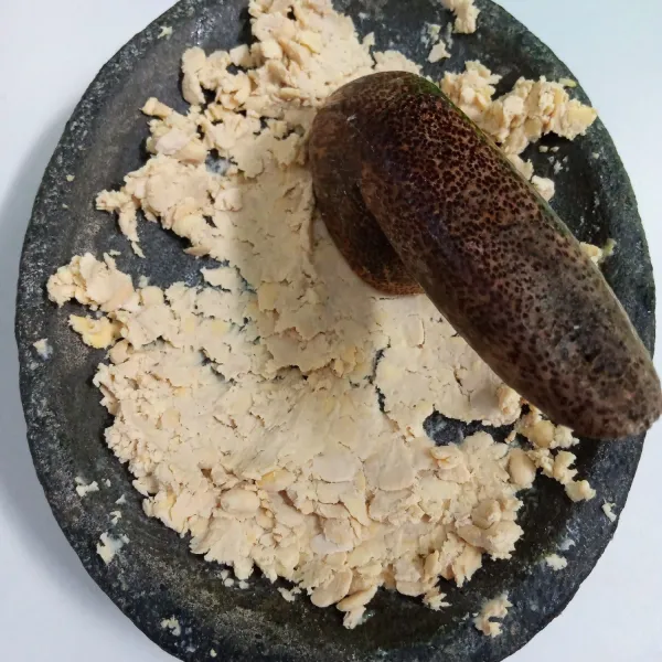 Ulek tempe sampai halus