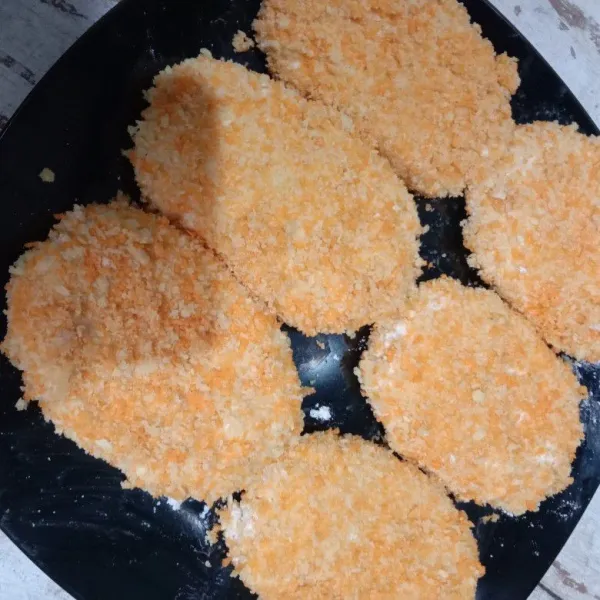 Gulingkan ke tepung panir