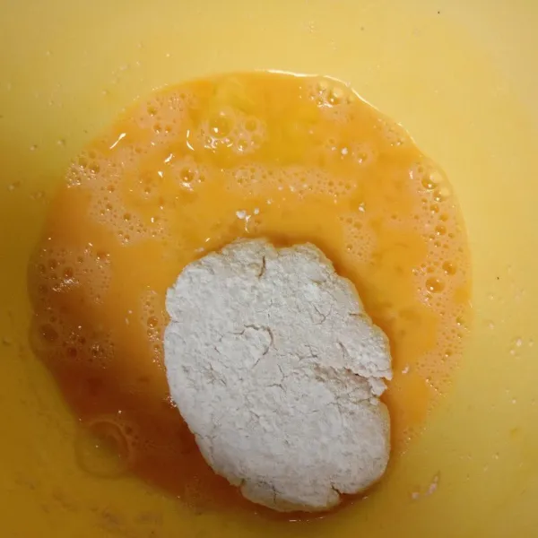 Gulingkan ke telur