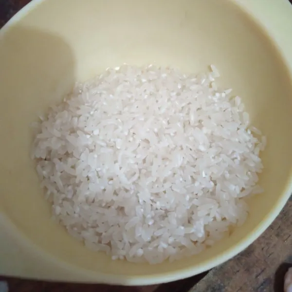 Cuci beras sampai bersih