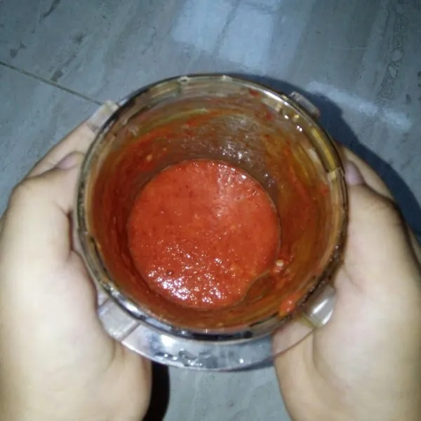 Blender bumbu (bumbu tidak ditumis dulu ya).