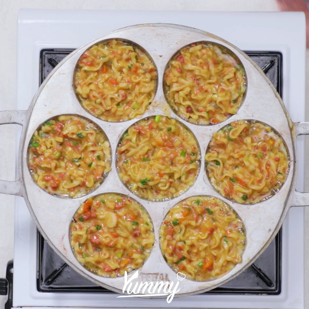 Step 3 Martabak Indomie Kornet