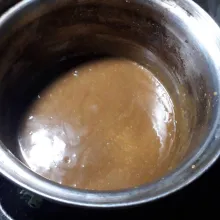 Untuk saus kinca, masak semua bahan kinca dengan api kecil hingga mengental