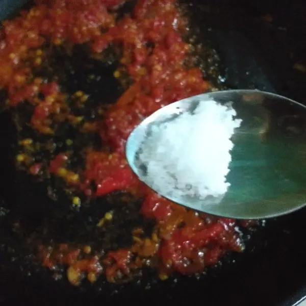 Tambahkan gula dan garam tes rasa