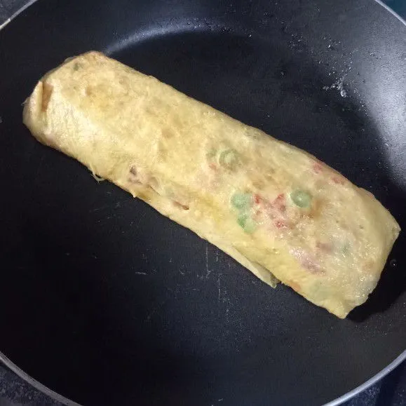 Terakhir, masak hingga semua bagian sisi-sisi nya matang. Angkat