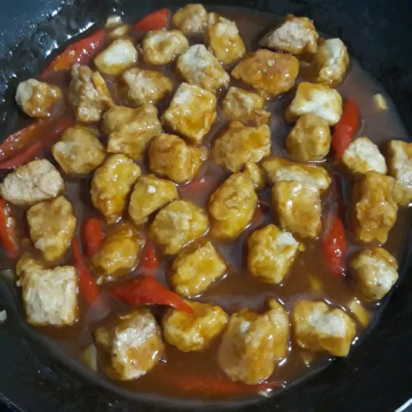 Masukkan tempe aduk-aduk sampai tercampur rata, angkat dan siap disajikan