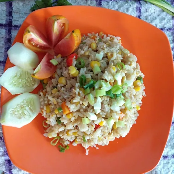 Sajikan tambahkan telur atau sayuran sesuai selera