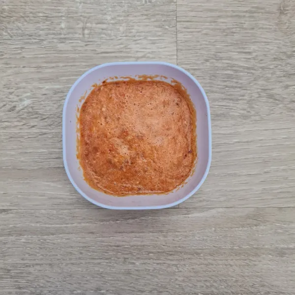 Haluskan bawang merah, bawang putih, cabe, dan terasi dengan blender