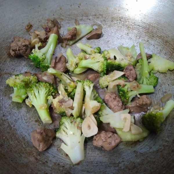 Kemudian masukkan brokoli