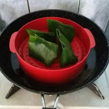 Kukus hingga matang. Sekitar 15-20 menit. Angkat Jika sudah matang