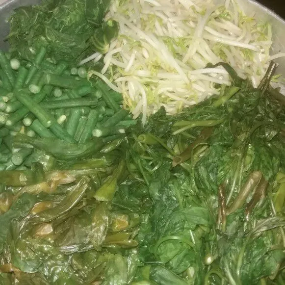 Siapkan sayuran rebus.