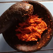 Haluskan bawang merah, bawang putih, cabai, dan juga tomat