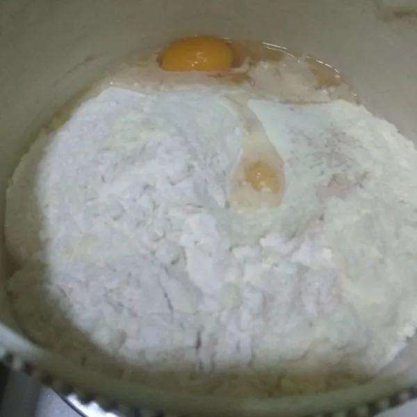 mixer terigu,gula,ragi,telur,susububuk dan air