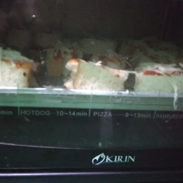 Panggang di oven suhu 200° selama 10-15menit.