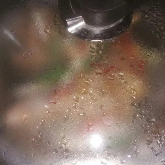 Kukus selama 30-40 menit hingga ayam matang.