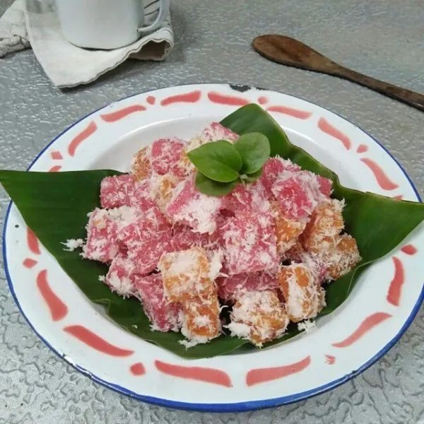 Pindahkan kepiring, sajikan.