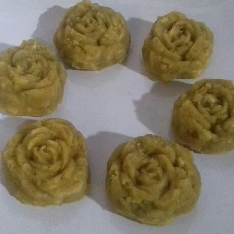 Cetak menggunakan cetakan sesuai selera.