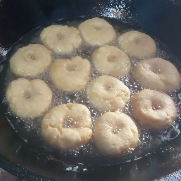 Kemudian goreng dengan api sedang.