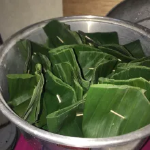 Setelah semua dibungkus masukkan ke dalam kukusan yang sudah panas, kukus selama 30 menit, sampai matang.