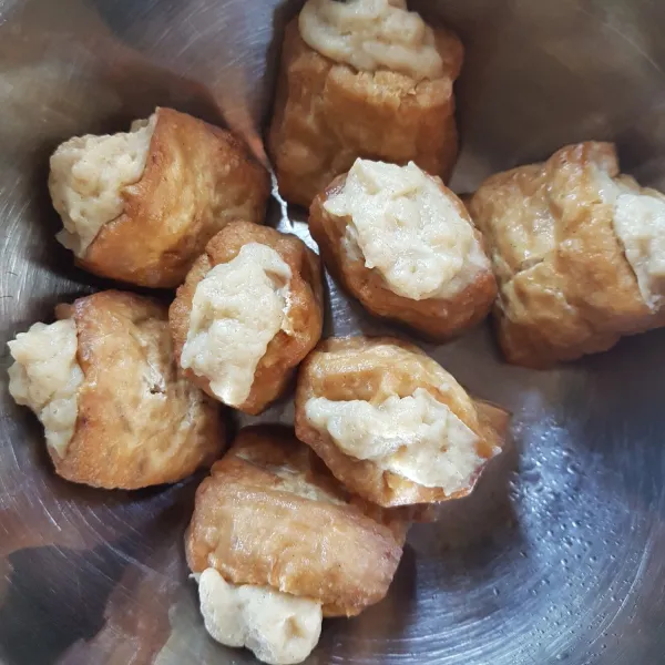 Setelah 30 menit, angkat tahu bakso dan siap disajikan.