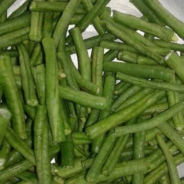Potong-potong juga kacang panjangnya.