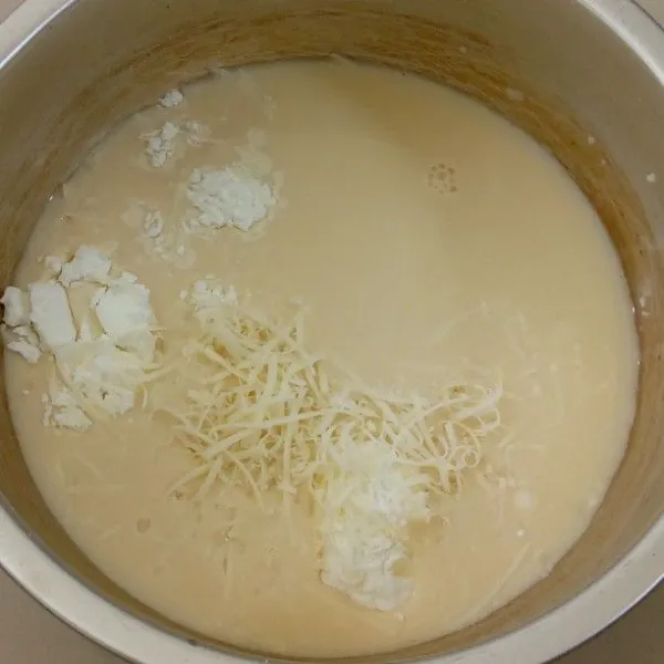 Campur semua bahan jadi satu dalam panci, kecuali oreo