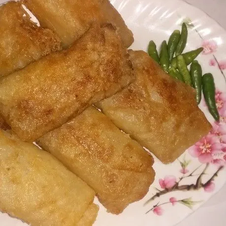 Setelah itu goreng hingga warna kecoklatan, angkat dan sajikan.