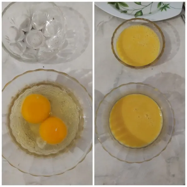 Pecahkan telur dan beri sedikit penyedap rasa atau garam. Kocok telur sampai tercampur, pisahkan menjadi 2 bagian ( yang satu untuk digoreng,  yang satunya untuk bahan celup) .