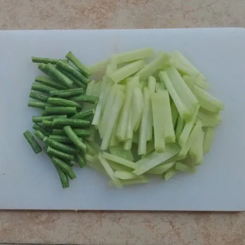 Labu siam dipotong korek api, kacang panjang dipotong-potong