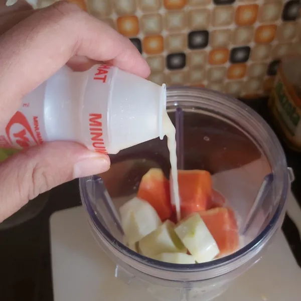 Tambahkan 1 botol susu fermentasi